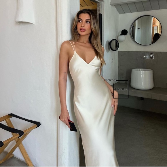 ZARA SATIN EFFECT DRESS BLOGGERS FAV - Picture 6 of 6